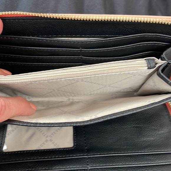 Steve Madden wristlet. - Picture 4 of 4